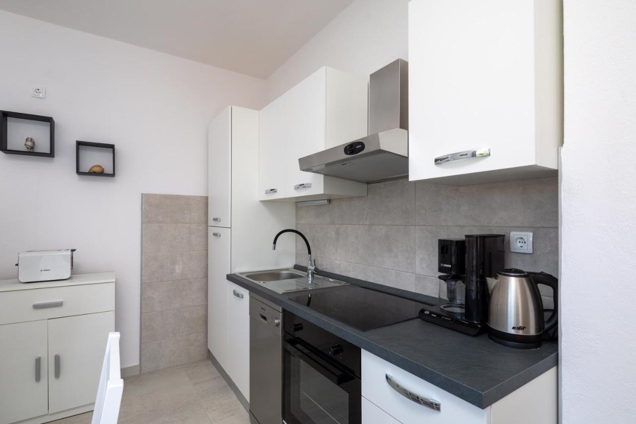 Apartments 20 Meters From The Beach Jesenice  Exteriér fotografie