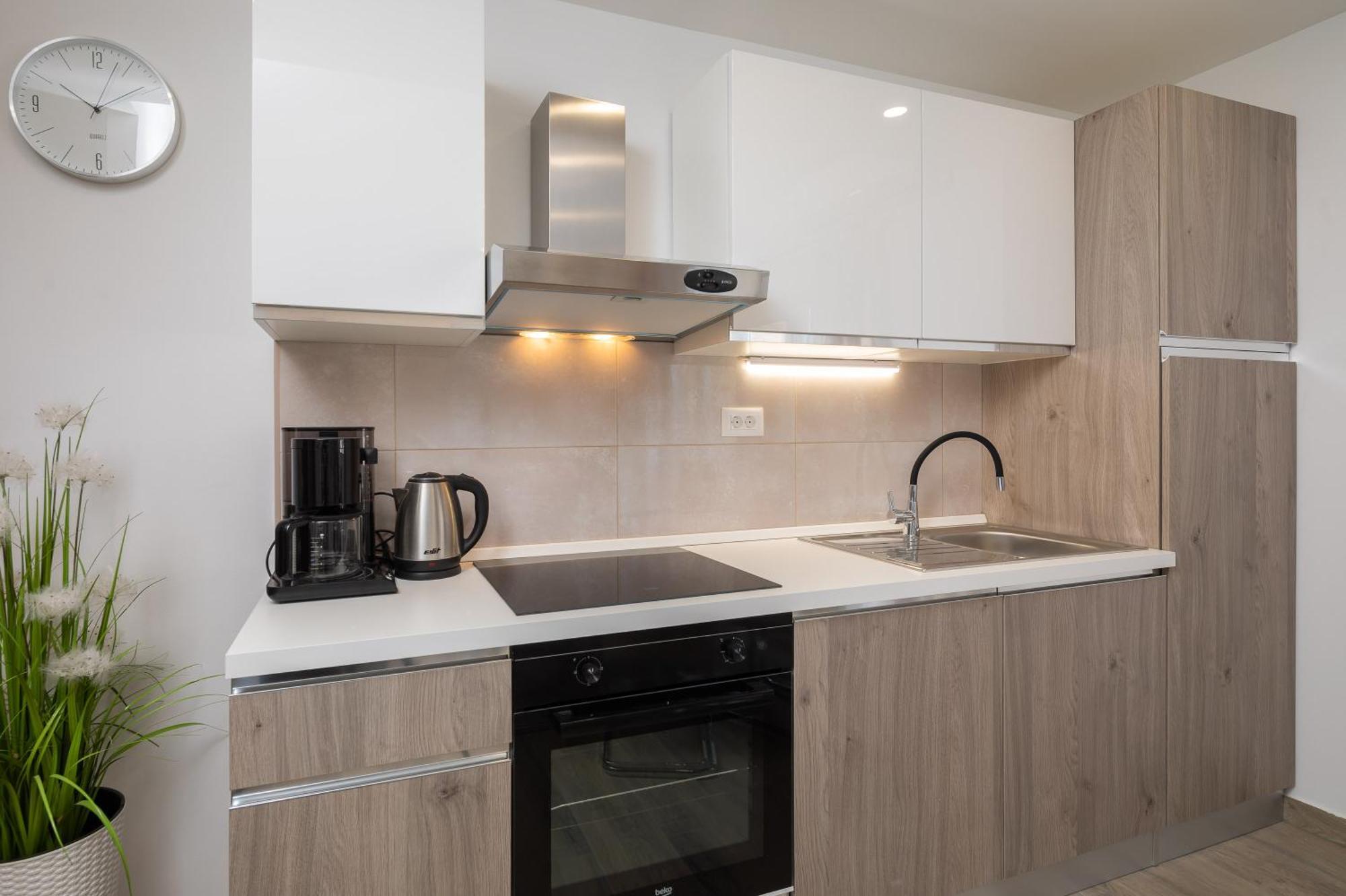 Apartments 20 Meters From The Beach Jesenice  Pokoj fotografie